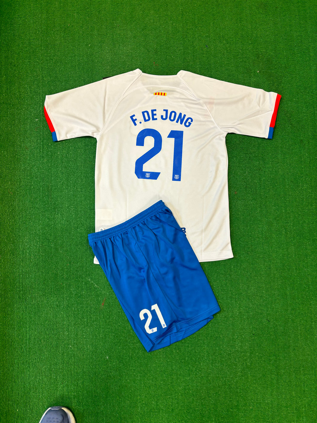 De Jong Barcelona Away Youth Kit