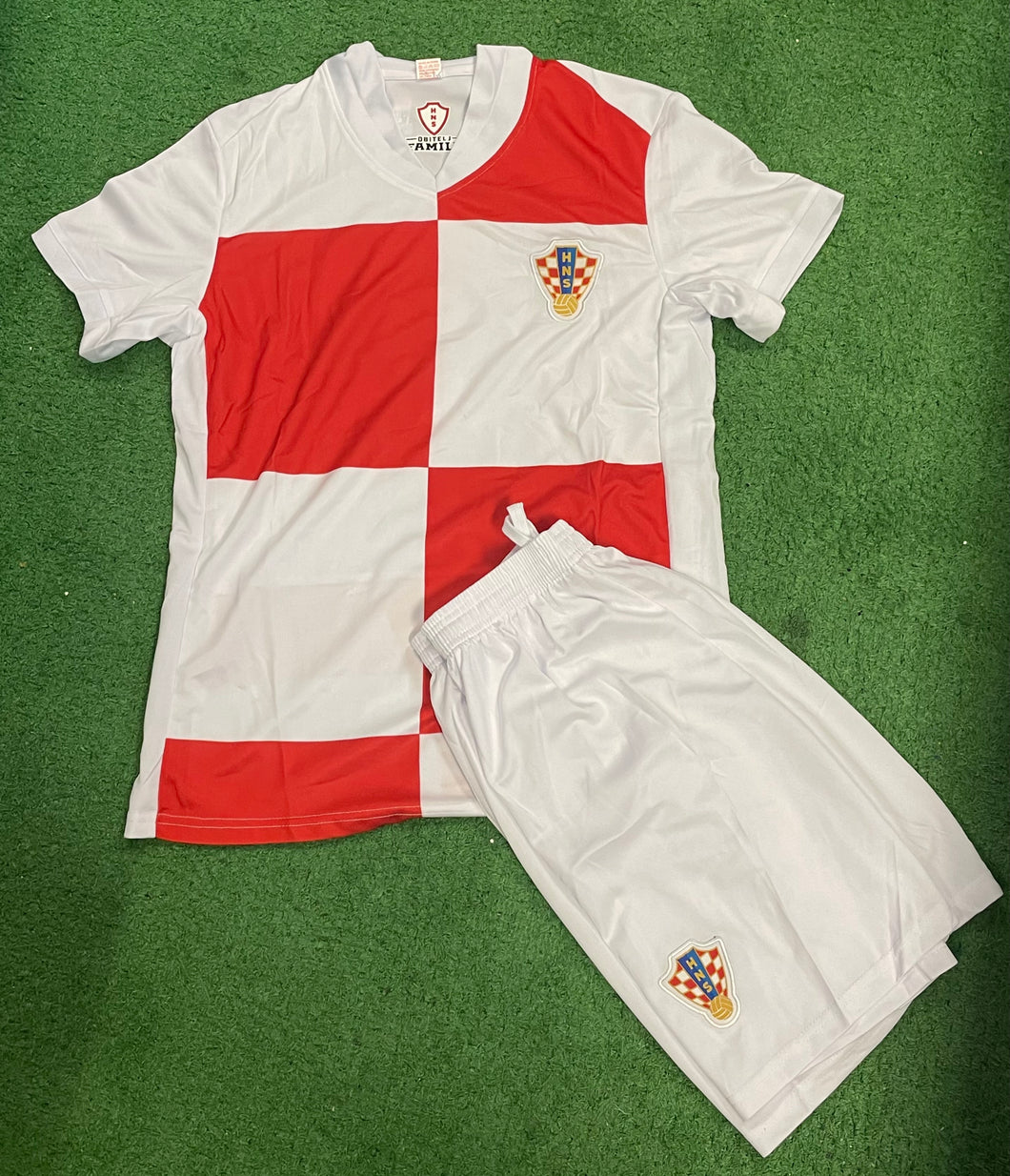 Croatia Adult 24/25 Euro Home Kit