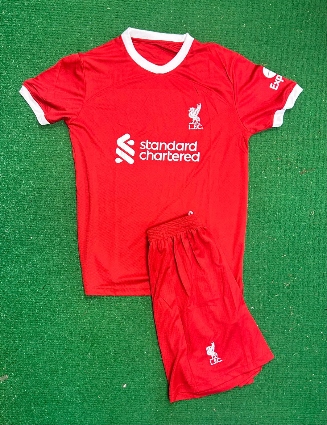 Liverpool Adult Home Kit 23/24